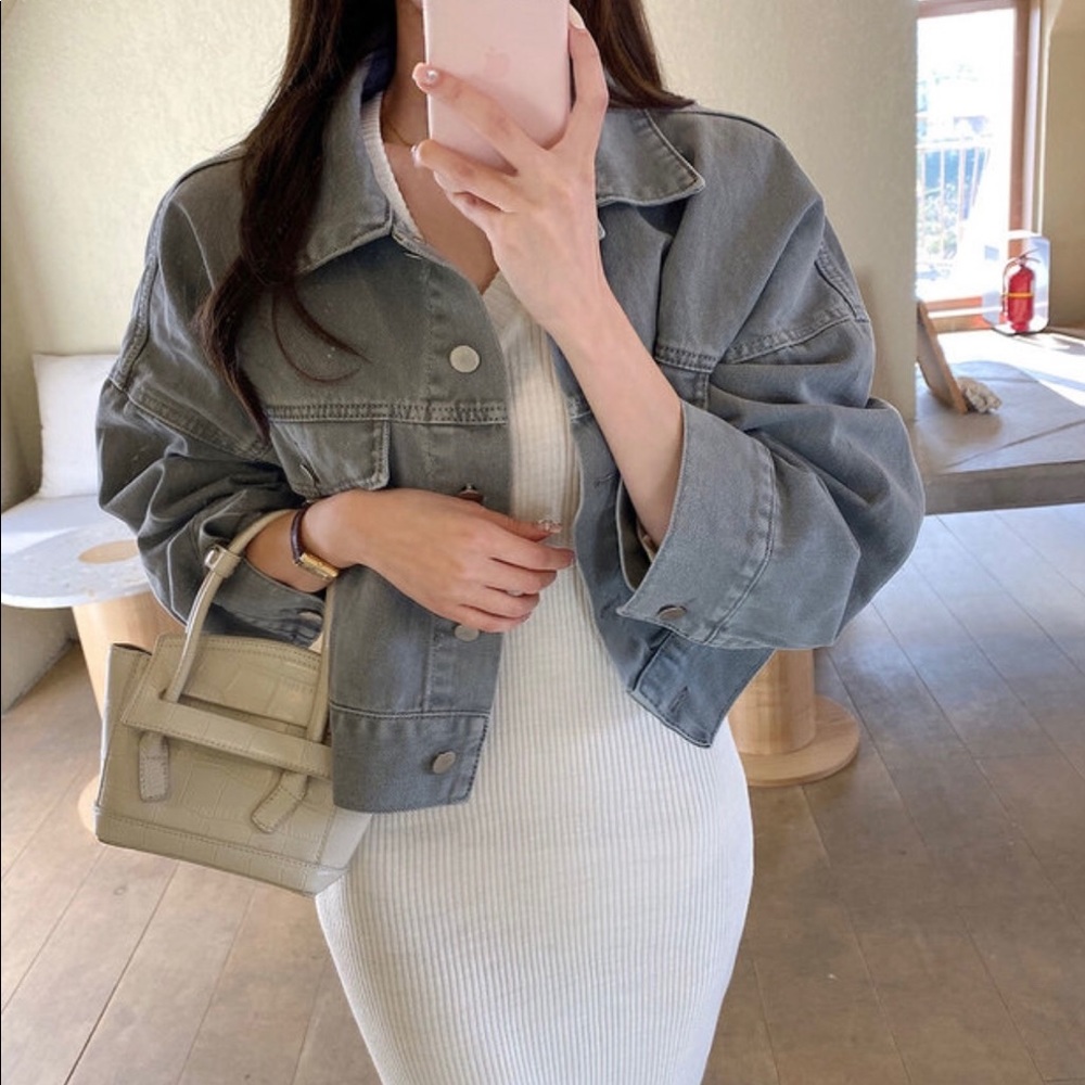 Cropped denim jacket